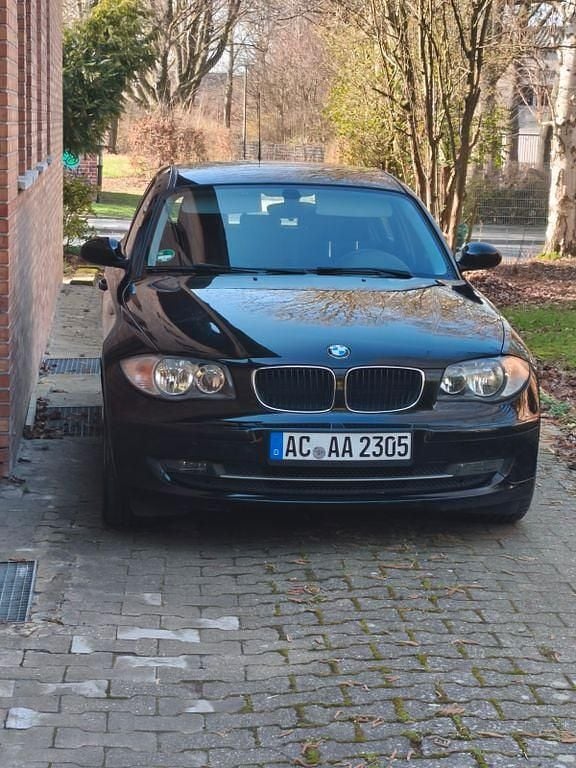 Gebraucht BMW 116 122 PS (89 kW) 2009 Schwarz Kleinwagen