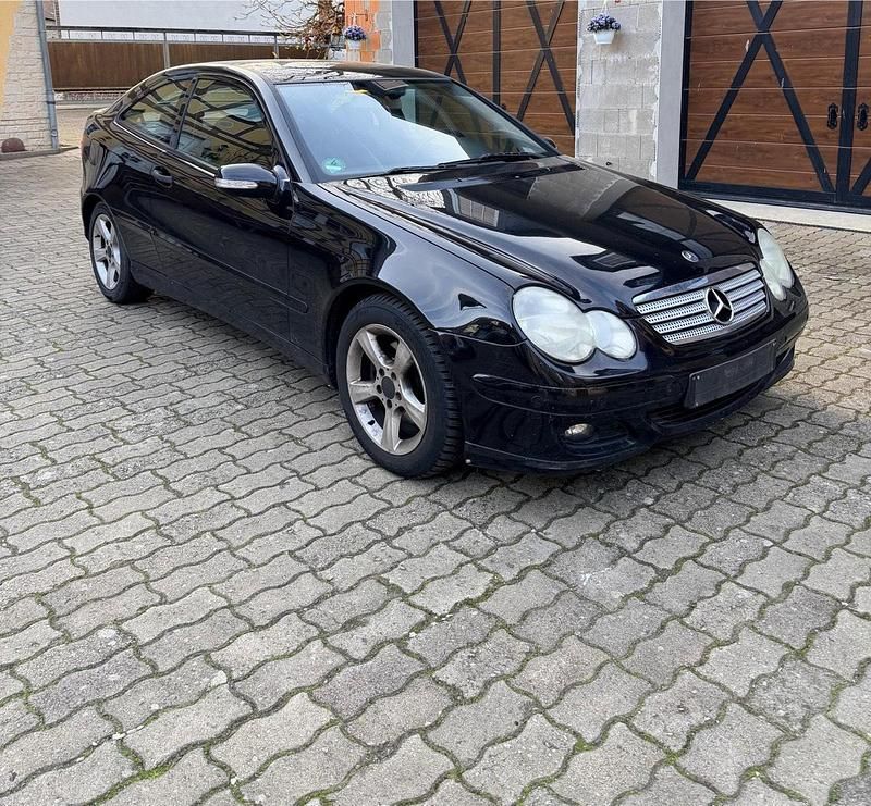 Gebraucht Mercedes C220 150 PS (110 kW) 2008 Schwarz Coupé