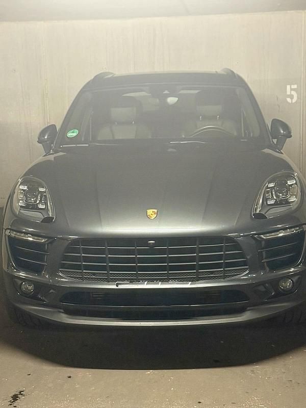 Grau Gebraucht 2018 Porsche Macan SUV | 41.000 € (Superpreis) - Bild 1/4