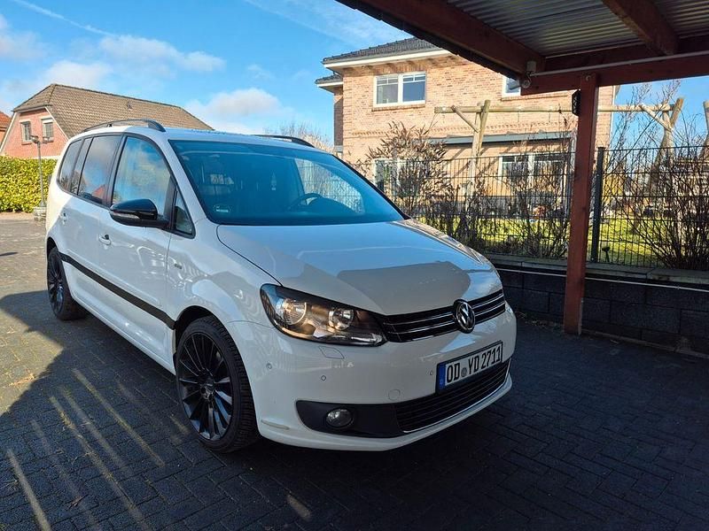 Gebraucht VW Touran Match 105 PS (77 kW) 2012 Weiß Van / Kleinbus