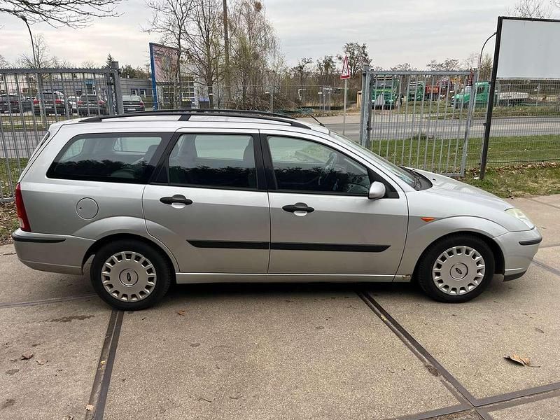 Second-hand Ford Focus 116 CP (85 kW) 2004 Argintiu Break