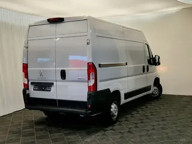 Gebraucht Peugeot Boxer Premium 140 PS (102 kW) 2022 Weiß Van