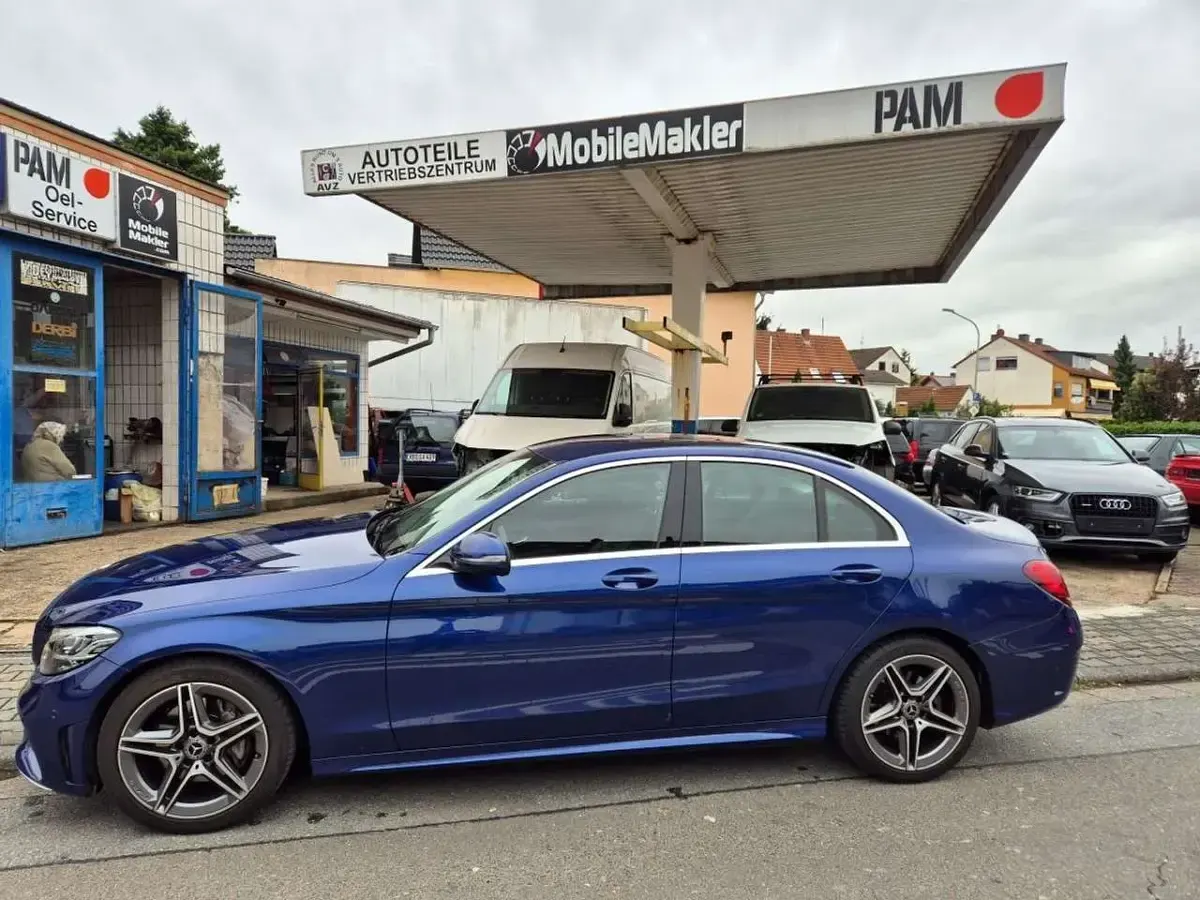 Gebraucht Mercedes C220 AMG line 194 PS (142 kW) 2018 Brillantblau metallic Limousine