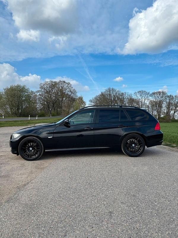 Gebraucht BMW 320 177 PS (130 kW) 2008 Schwarz Kombi