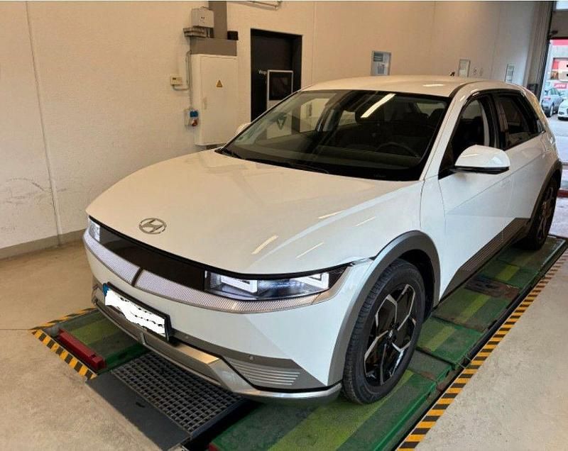Weiß Gebraucht 2021 Hyundai Ioniq 5 Dynamiq SUV | 21.600 € (Guter Preis) - Bild 1/4