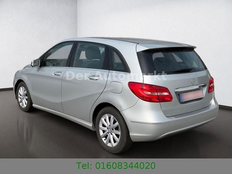 Gebraucht Mercedes B180 122 PS (89 kW) 2013 Silber Van / Kleinbus