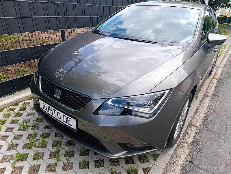 Grau Gebraucht 2016 Seat Leon Style Limousine | 9.500 € (Fairer Preis) - Bild 1/4