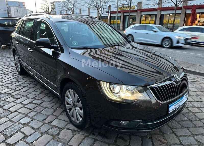 Braun Gebraucht 2014 Skoda Superb Elegance Kombi | 11.499 € (Guter Preis) - Bild 1/4