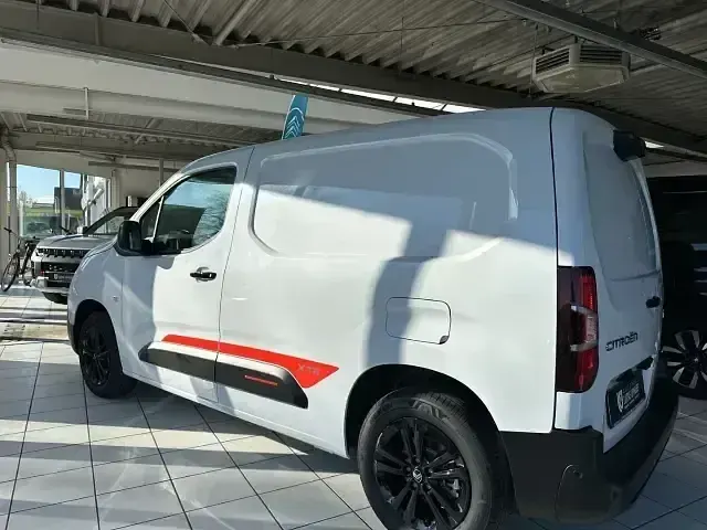 Neu Citroën Berlingo XTR 102 PS (75 kW) 2026 Andere Van / Kleinbus