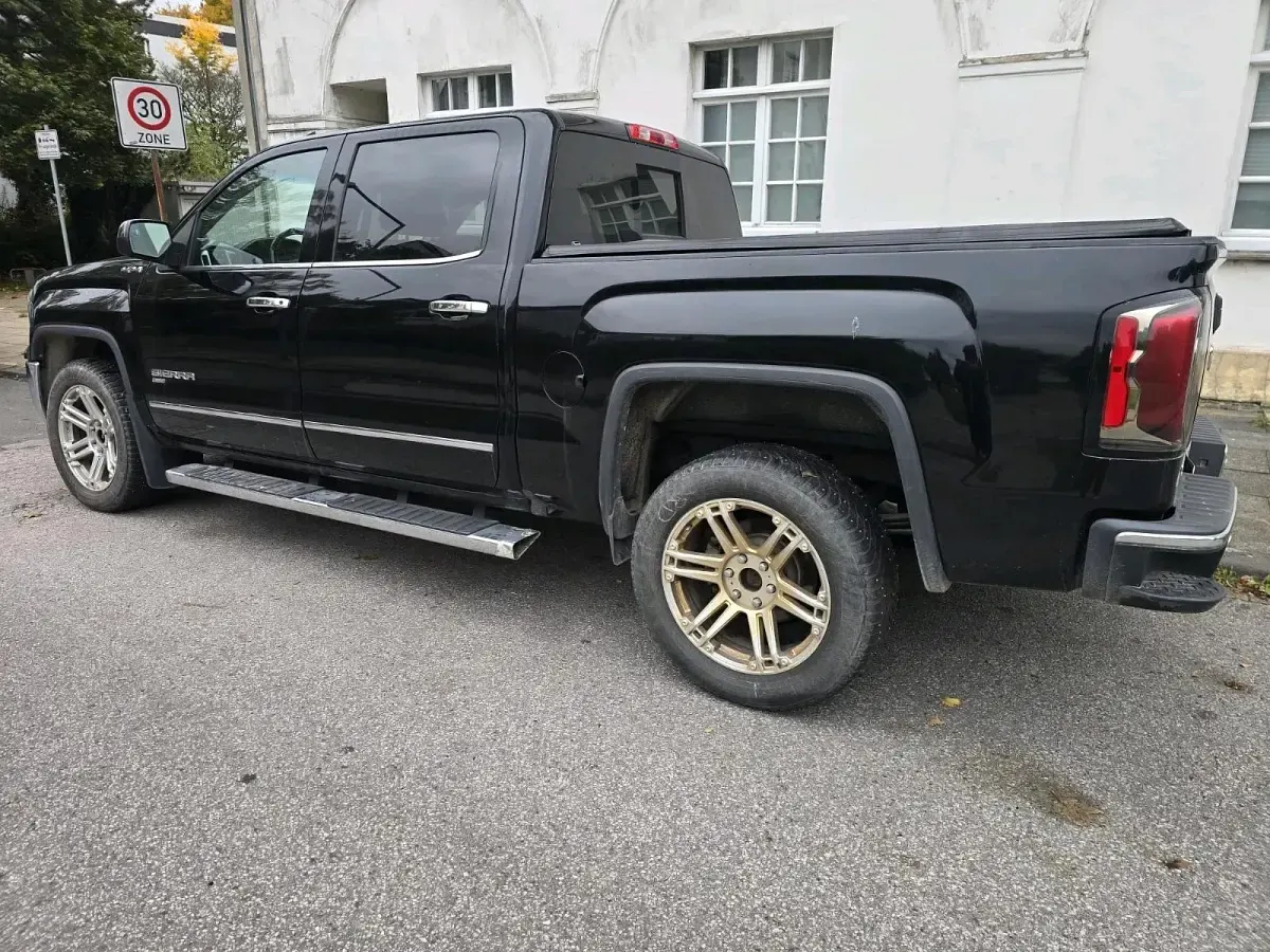 Używany GMC Sierra 355 KM (261 kW) 2018 Czarny Pickup