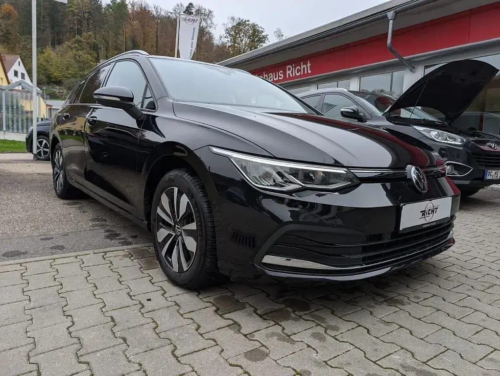 Gebraucht VW Golf VIII Move 150 PS (110 kW) 2024 Deep black perleffekt Kombi