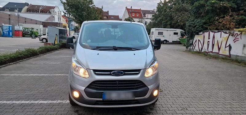 Silber Gebraucht 2014 Ford Tourneo Custom Van | 11.000 € (Fairer Preis) - Bild 1/4