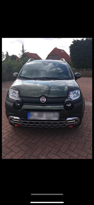 Grün Gebraucht 2020 Fiat Panda 4x4 Kleinwagen | 15.500 € (Etwas zu teuer) - Bild 1/4