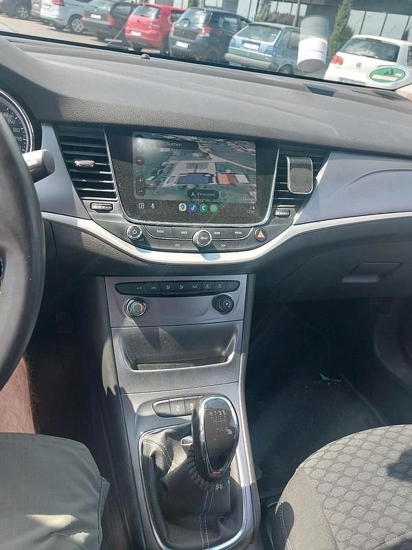 Weiß Gebraucht 2018 Opel Astra Kombi | 6.700 € (Teuer) - Bild 1/4