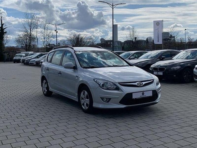Gebraucht Hyundai i30 Classic 116 PS (85 kW) 2011 Silber Limousine
