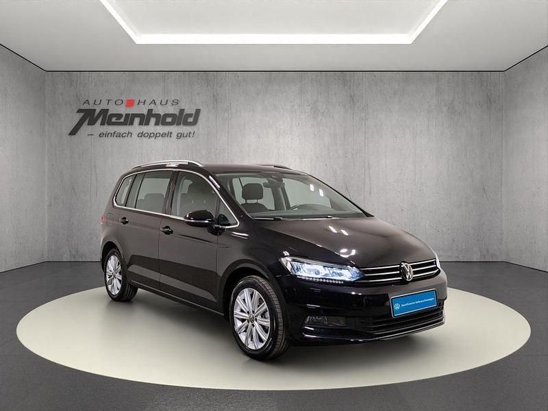 Gebraucht VW Touran Highline 150 PS (110 kW) 2024 Deep black perleffekt Van / Kleinbus