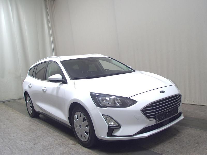 Usado Ford Focus Cool & Connect 101 HP (74 kW) 2019 Branco Sedan