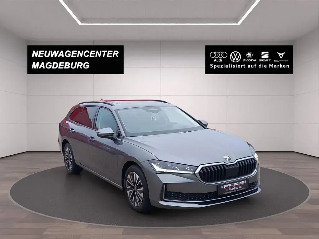 Gebraucht Skoda Superb Selection 193 PS (141 kW) 2025 Graphitegrau metallic Kombi