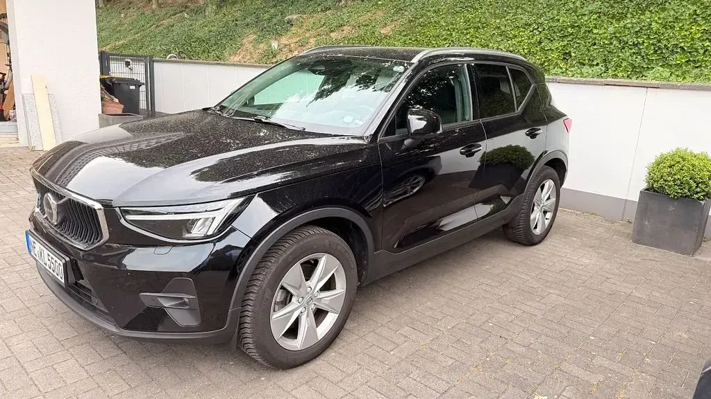 Gebraucht Volvo XC40 Core 163 PS (119 kW) 2024 Schwarz SUV