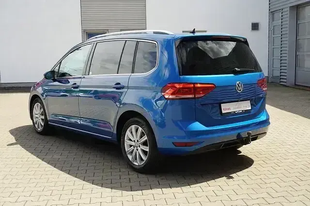 Gebraucht VW Touran Highline 150 PS (110 kW) 2019 Blau Van / Kleinbus