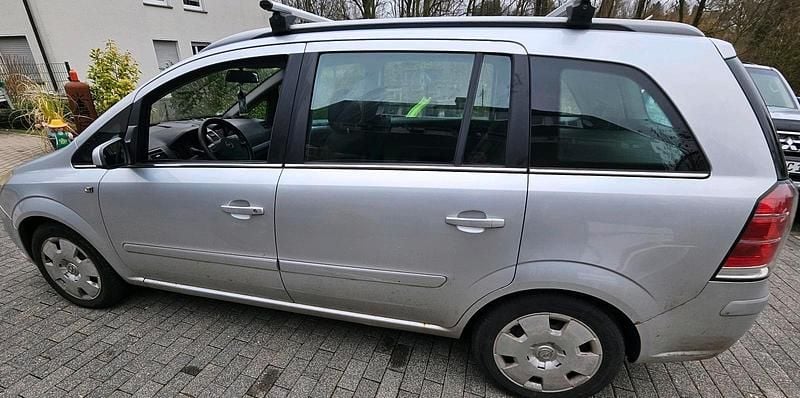 Gebraucht Opel Zafira 150 PS (110 kW) 2006 Silber Van / Kleinbus