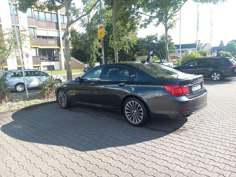 Gebraucht BMW 750 408 PS (300 kW) 2009 Limousine