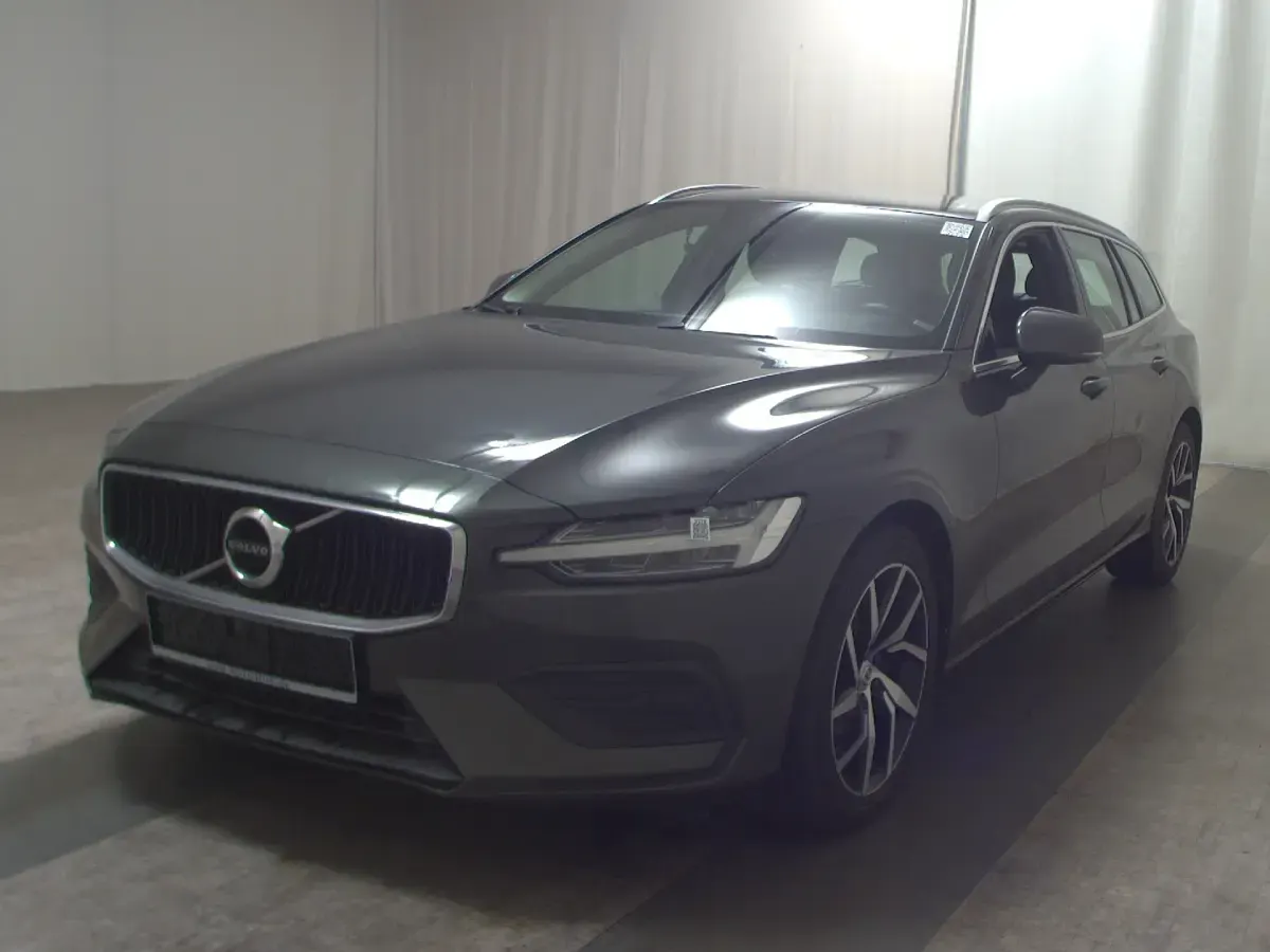 Gebraucht Volvo V60 Momentum 197 PS (144 kW) 2020 Grau Kombi
