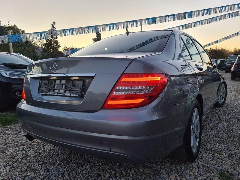 Gebraucht Mercedes C180 156 PS (114 kW) 2011 Silber Limousine