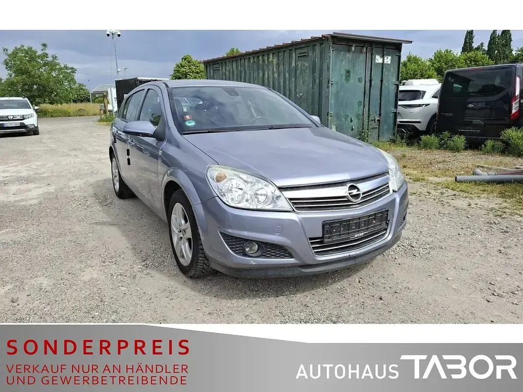 Gebraucht Opel Astra Edition 90 PS (66 kW) 2009 Lichtsilber m2 Limousine