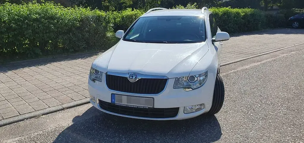 Gebraucht Skoda Superb Elegance 140 PS (102 kW) 2012 Weiß Kombi
