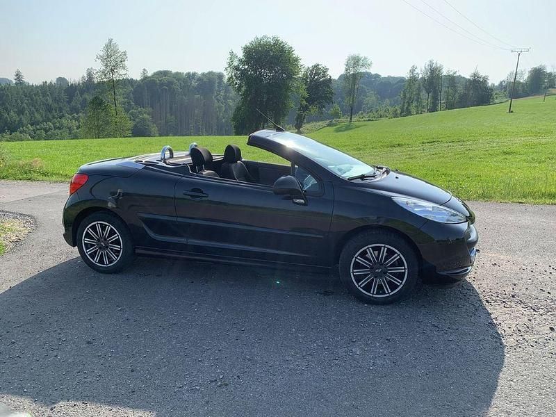 Schwarz Gebraucht 2007 Peugeot 207 CC Filou Cabrio | 2.222 € (Superpreis) - Bild 1/4