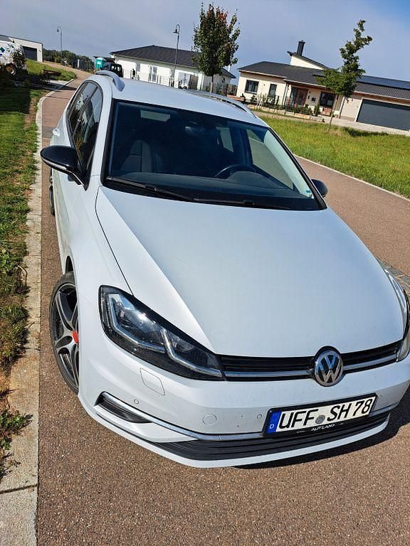 Weiß Gebraucht 2017 VW Golf VII Sound Kombi | 14.000 € (Guter Preis) - Bild 1/4
