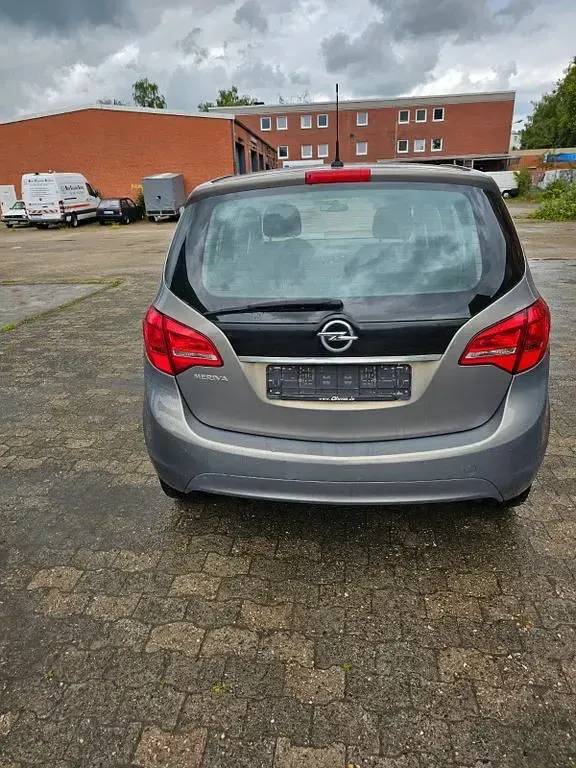 Gebraucht Opel Meriva Edition 101 PS (74 kW) 2011 Silber Van / Kleinbus