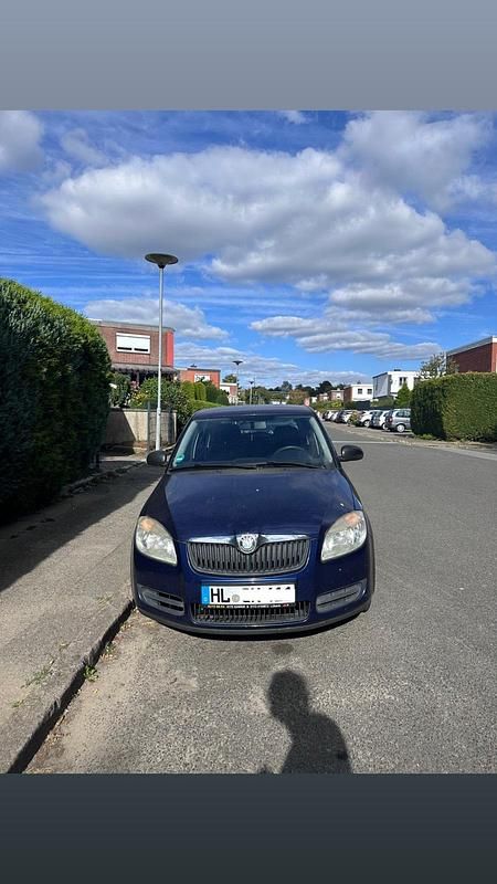 Blau Gebraucht 2009 Skoda Fabia Limousine | 1.950 € (Fairer Preis) - Bild 1/4