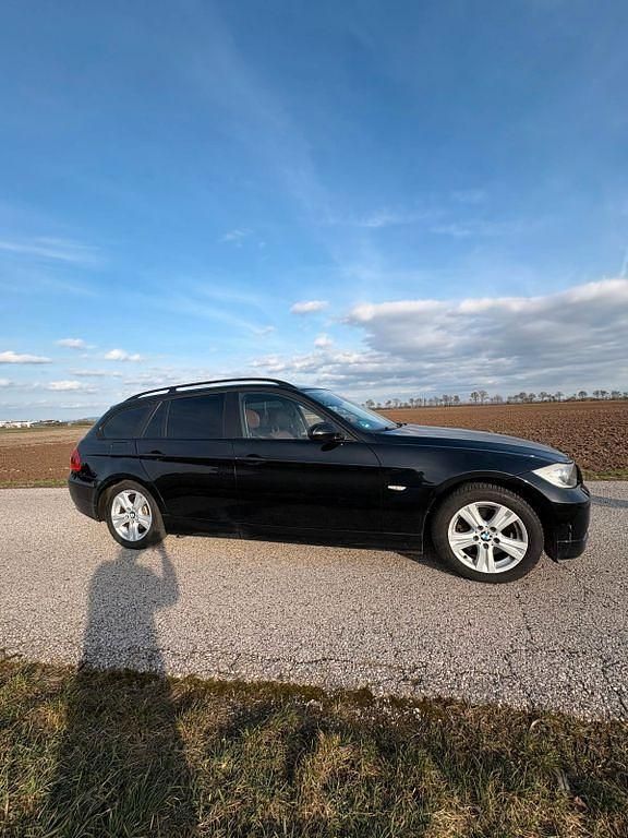 Gebraucht BMW 320 177 PS (130 kW) 2008 Schwarz Kombi
