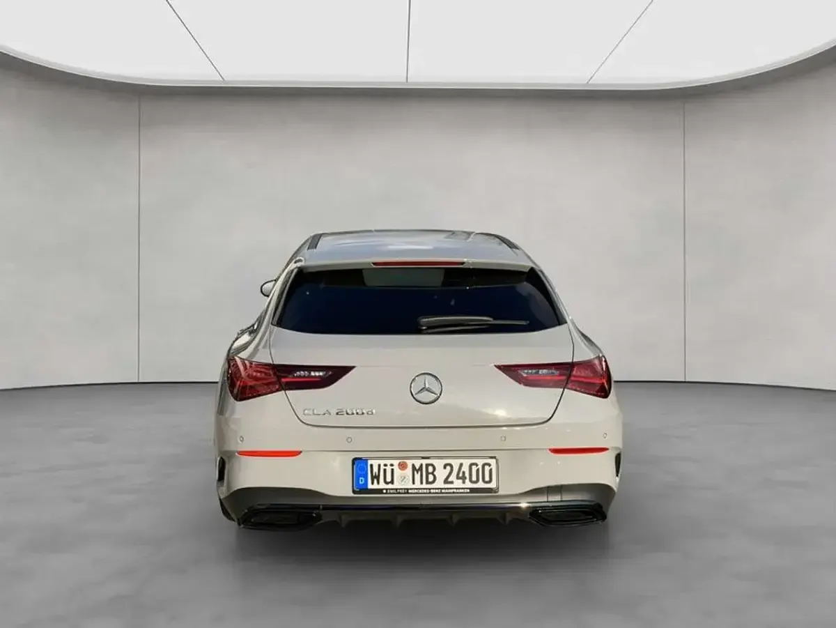 Gebraucht Mercedes CLA200 AMG 150 PS (110 kW) 2025 Manufaktur alpingrau uni Kombi