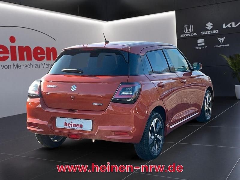 Neu Suzuki Swift Comfort+ 83 PS (61 kW) 2025 Orange Limousine