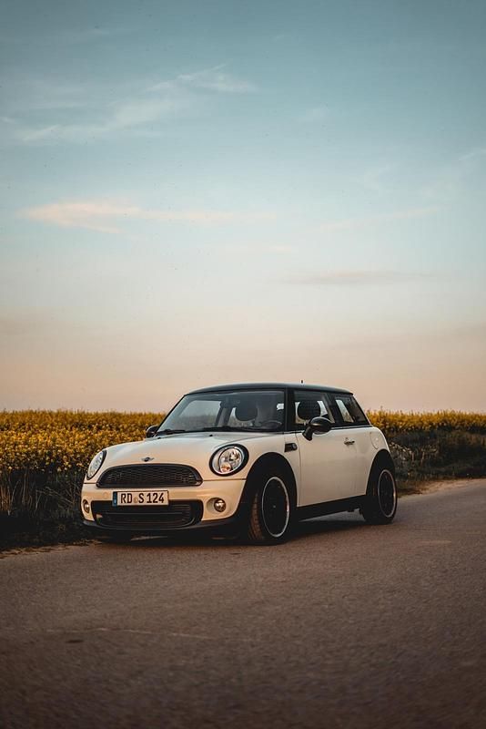 Beige Gebraucht 2011 Mini Cooper Coupé Coupé | 5.500 € (Guter Preis) - Bild 1/4