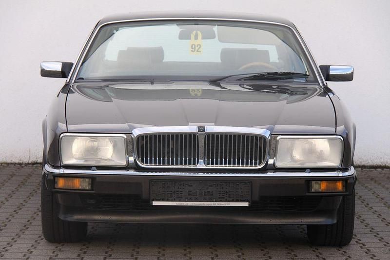 Grau Gebraucht 1990 Jaguar XJ40 Limousine | 22.999 € - Bild 1/4