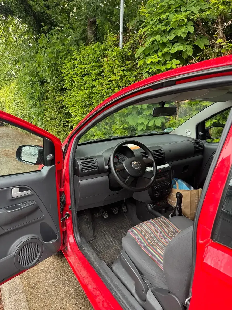 Gebraucht VW Fox 75 PS (55 kW) 2005 Rot Kleinwagen