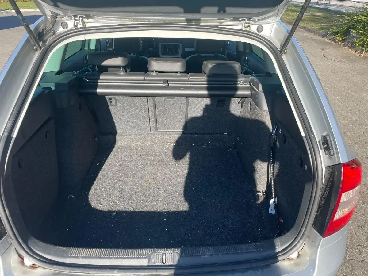 Gebraucht Skoda Octavia Elegance 105 PS (77 kW) 2013 Silber Kombi