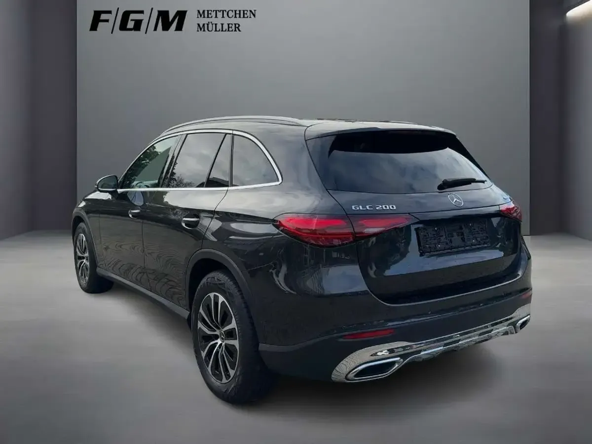 Gebraucht Mercedes GLC200 Avantgarde 204 PS (150 kW) 2024 Graphitgrau SUV