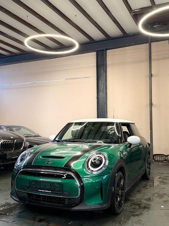 Grün Gebraucht 2023 Mini Cooper SE Classic Kleinwagen | 15.900 € (Superpreis) - Bild 1/4