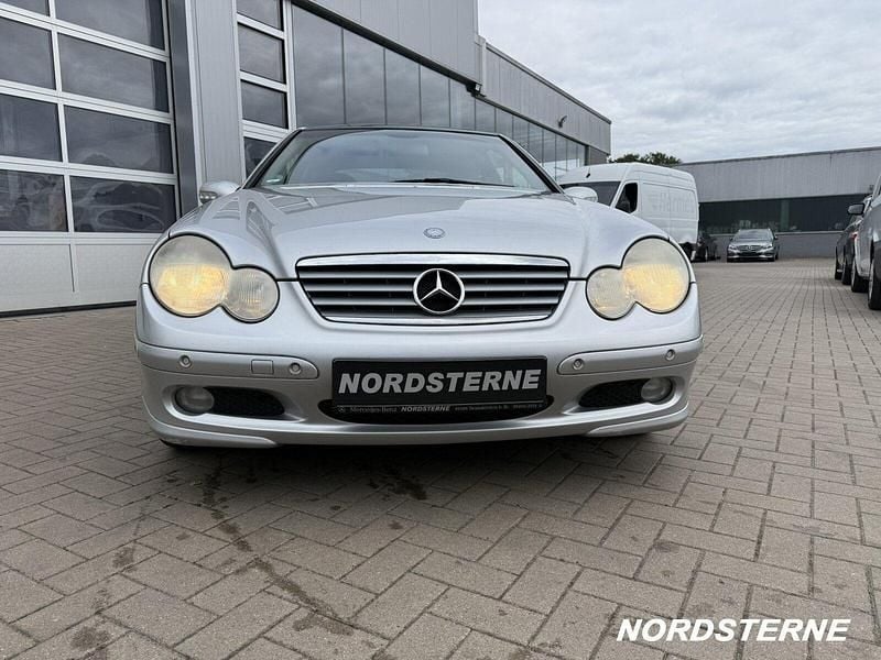 Gebraucht Mercedes C180 129 PS (94 kW) 2002 Silber Coupé