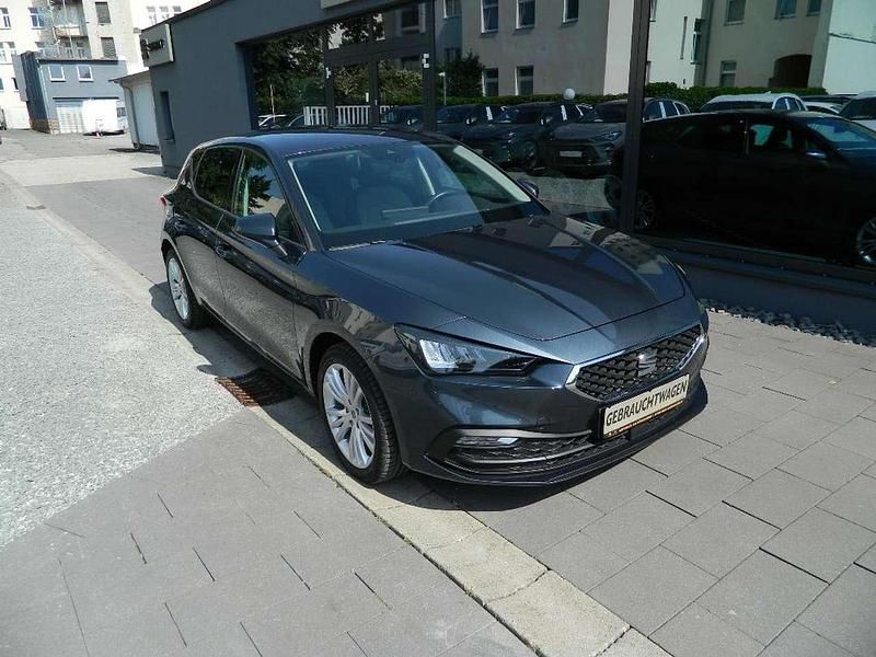 Magnetic grau Gebraucht 2024 Seat Leon Style Kombi | 19.990 € (Guter Preis) - Bild 1/4