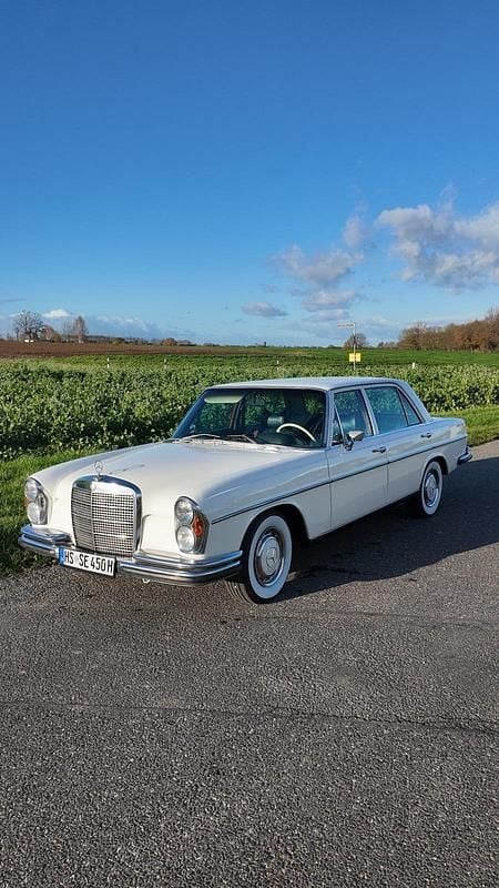 Weiß Gebraucht 1972 Mercedes W108 Limousine | 24.500 € - Bild 1/4