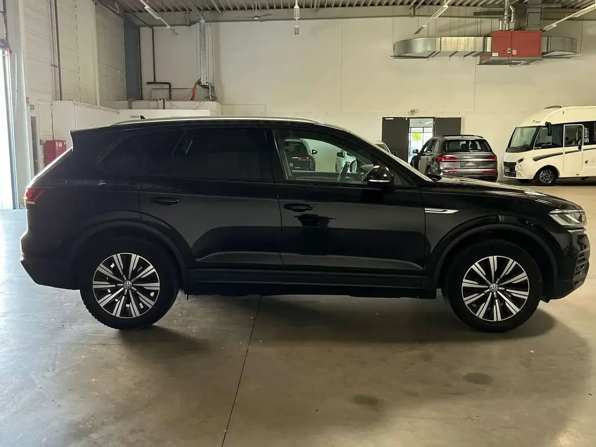 Gebraucht VW Touareg 286 PS (210 kW) 2019 Deep black perleffekt SUV