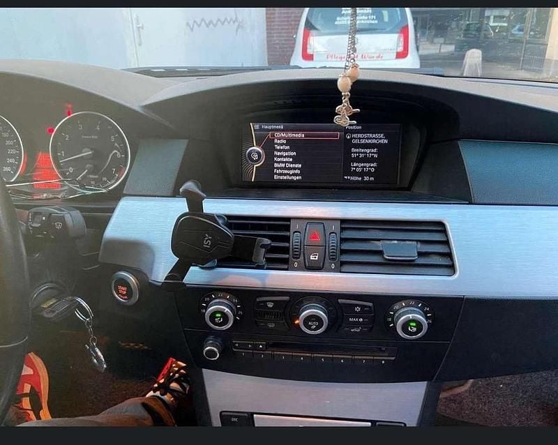 Gebraucht BMW 523 198 PS (145 kW) 2009 Grau Limousine