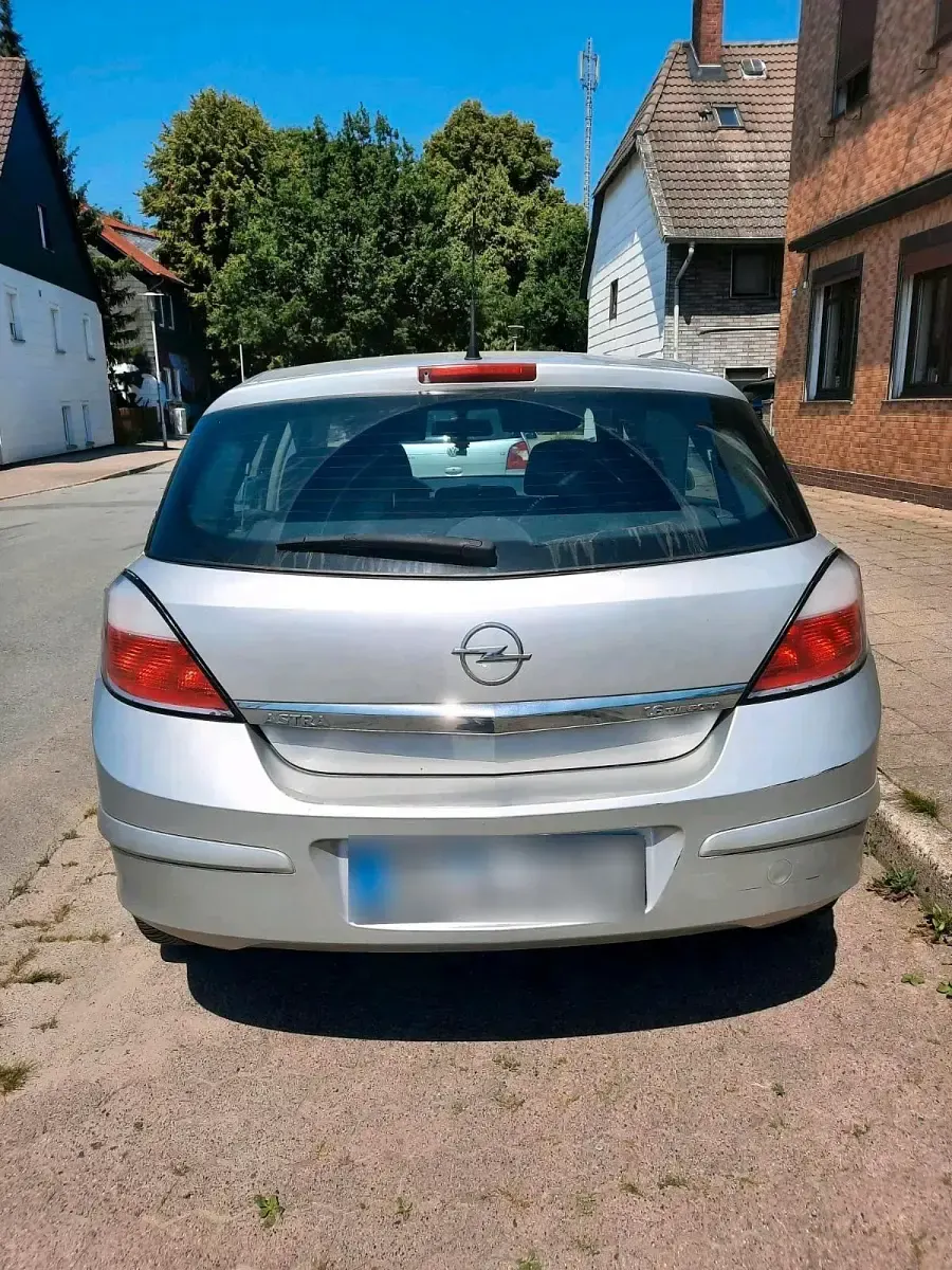 Gebraucht Opel Astra 105 PS (77 kW) 2005 Silber Kleinwagen