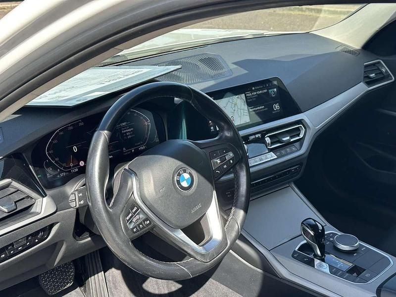 Gebraucht BMW 318 Advantage 150 PS (110 kW) 2022 Alpinweiss iii Kombi